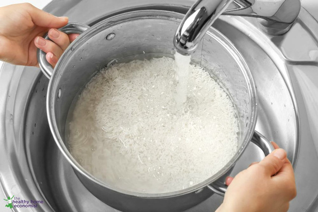 Chuyên gia Ấn Độ khuyên ngâm gạo trước khi nấu cơm: Những lợi ích bất ngờ và cách ngâm gạo đúng - Ảnh 1. Chuyên gia Ấn Độ khuyên ngâm gạo trước khi nấu cơm: Những lợi ích bất ngờ và cách ngâm gạo đúng - Ảnh 1.