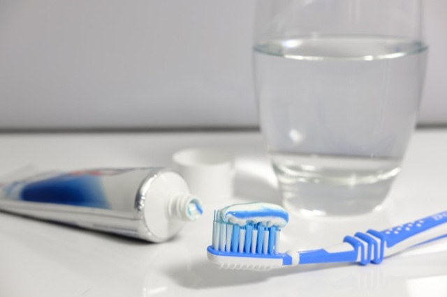 Cô gái có 10 chiếc răng hàm sâu vào tủy chỉ vì thói quen uống nước tai hại mà nhiều người mắc phải - Ảnh 2. Cô gái có 10 chiếc răng hàm sâu vào tủy chỉ vì thói quen uống nước tai hại mà nhiều người mắc phải - Ảnh 2.