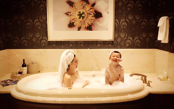Đầu bảng trong giới con nhà giàu Việt - con gái ông trùm buôn xe Sài Gòn: Lên báo Mỹ vì quá giàu, nối nghiệp kinh doanh của cha, thu nhập sương sương gây chóng mặt - Ảnh 2. Đầu bảng trong giới con nhà giàu Việt - con gái ông trùm buôn xe Sài Gòn: Lên báo Mỹ vì quá giàu, nối nghiệp kinh doanh của cha, thu nhập sương sương gây chóng mặt - Ảnh 2.