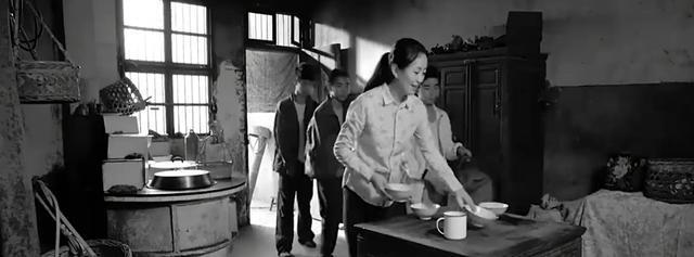 28 năm trước bỏ ra một bữa ăn và 10 tệ, một ngày nọ tỷ phú tìm đến tận cửa nhà trả ơn: Số phận quả là một điều rất kì diệu! - Ảnh 2. 28 năm trước bỏ ra một bữa ăn và 10 tệ, một ngày nọ tỷ phú tìm đến tận cửa nhà trả ơn: Số phận quả là một điều rất kì diệu! - Ảnh 2.